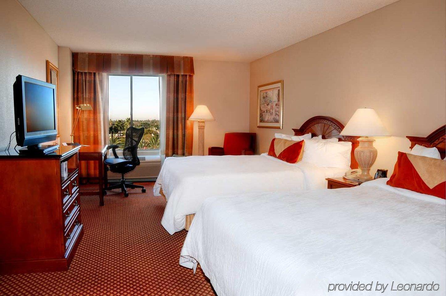 Hilton Garden Inn Anaheim/Гарден-Гров Номер фото