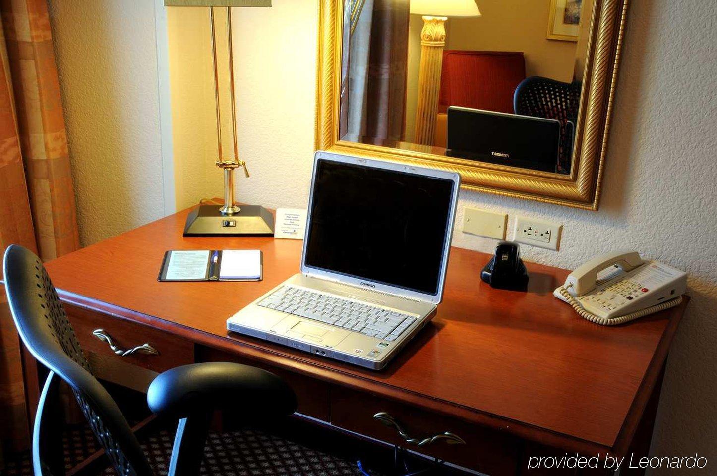 Hilton Garden Inn Anaheim/Гарден-Гров Номер фото